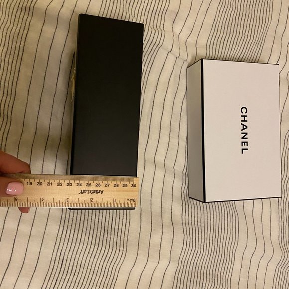 CHANEL Box - Rectangle - Picture 3 of 3